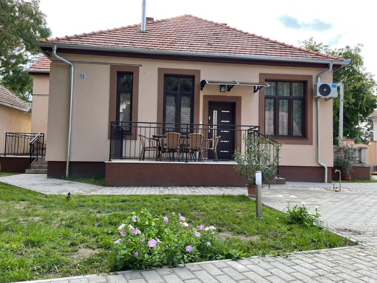 Kovacs Apartmanhaz Kiskunhalas Bagian luar foto