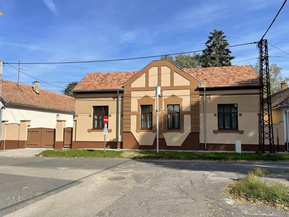 Kovacs Apartmanhaz Kiskunhalas Bagian luar foto