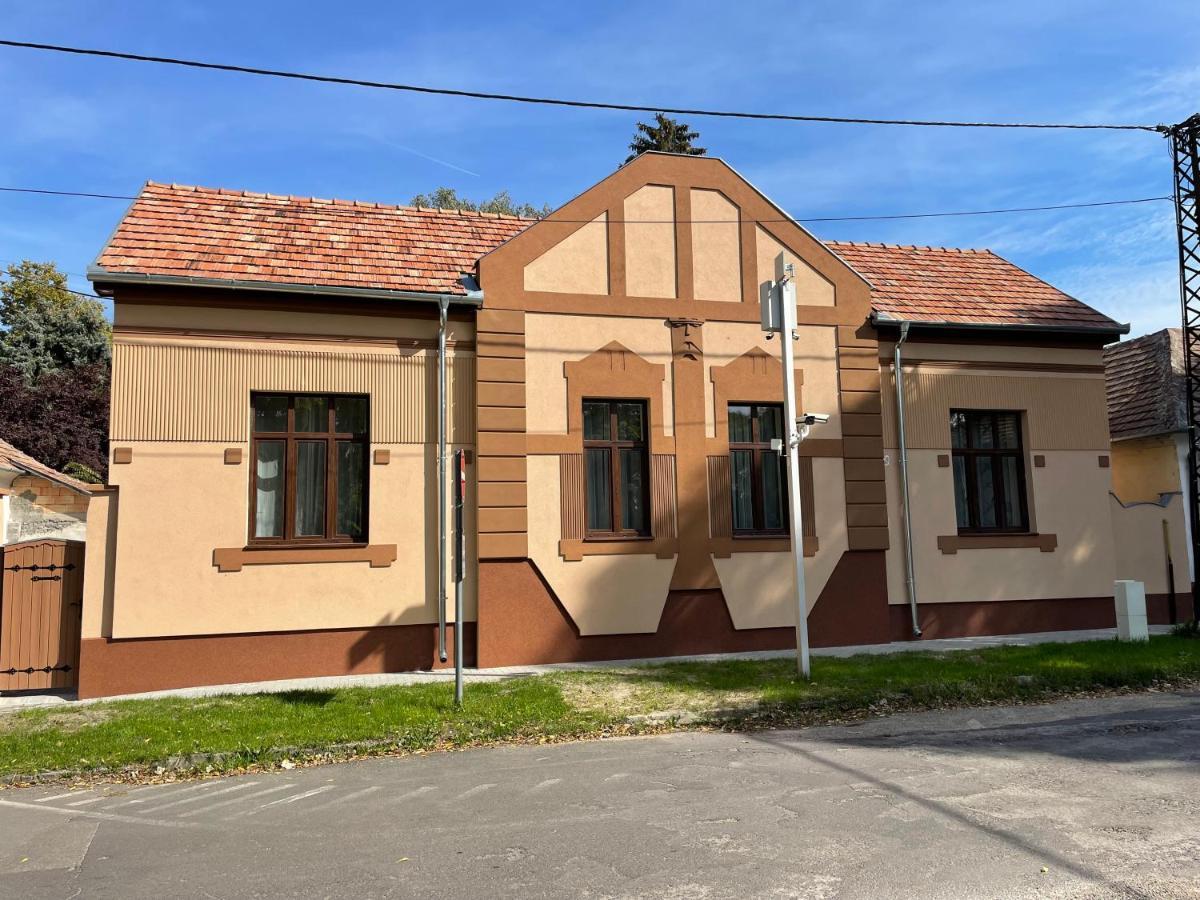 Kovacs Apartmanhaz Kiskunhalas Bagian luar foto