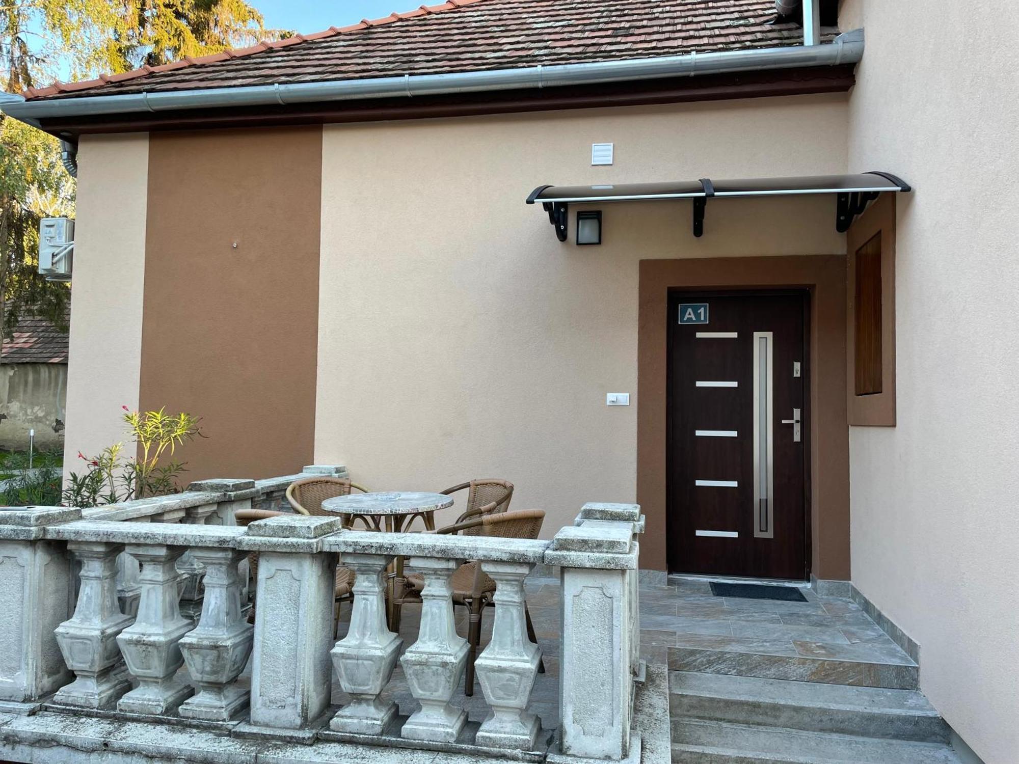 Kovacs Apartmanhaz Kiskunhalas Ruang foto